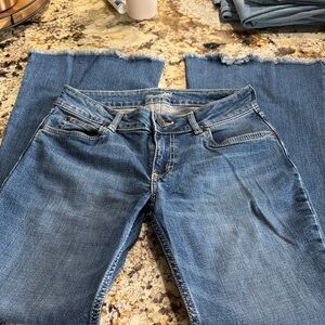 Wrangler Flare Leg SUPER CUTE frayed hem Women's Blue Jeans